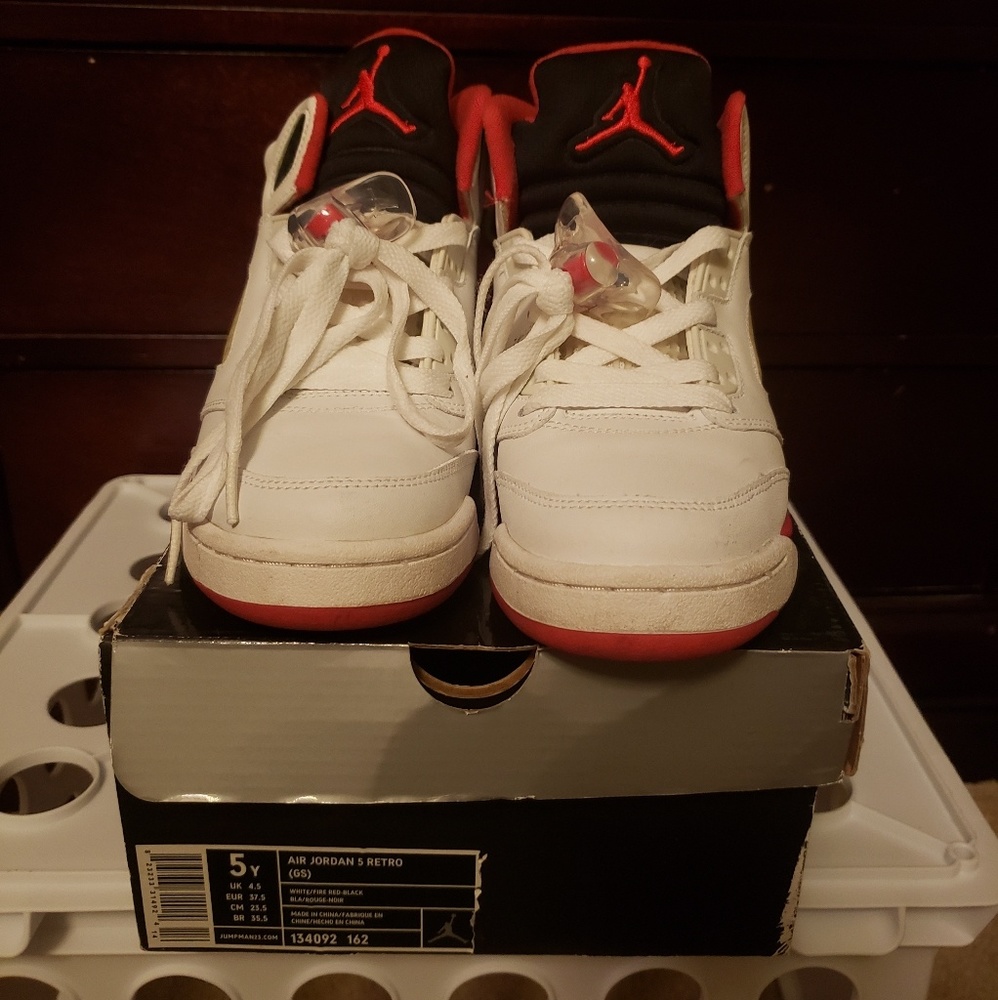 Almost new Jordan Retro 5 size 5 (originals - Picture 4 of 5